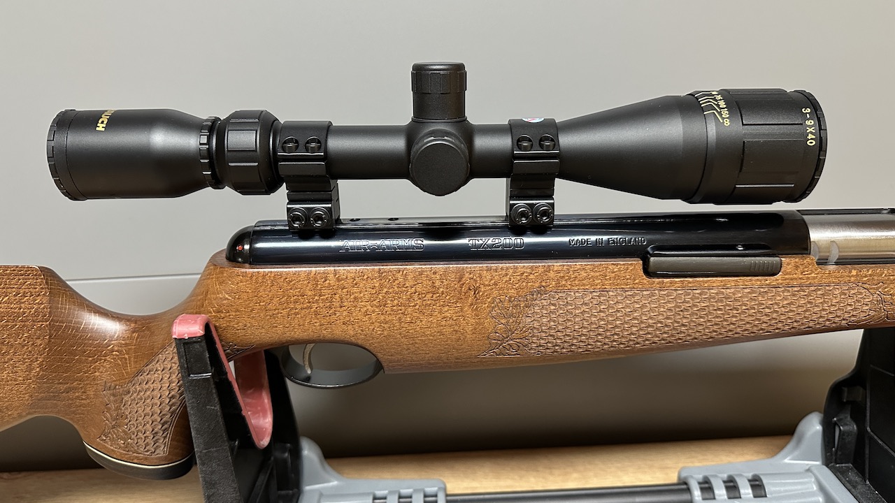 Air Arms TX200 HC – Precision and trick shots at 11 meters