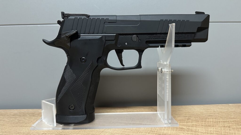 Sig Sauer X-Five Co2 Pistole Ansicht rechts komplett